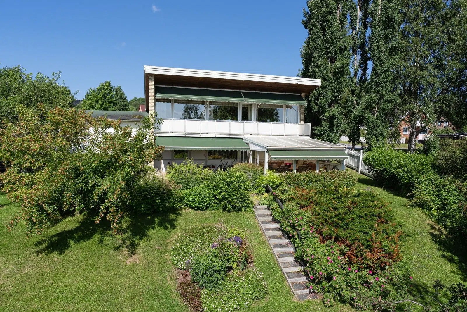 Image 1 of 21 of Rosgatan 36