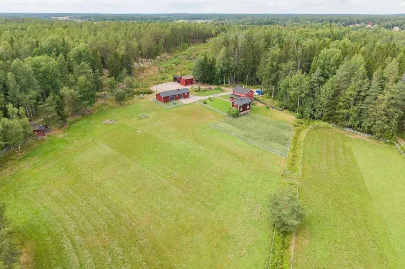 Farm, 4 rooms, 80 m² in Heby