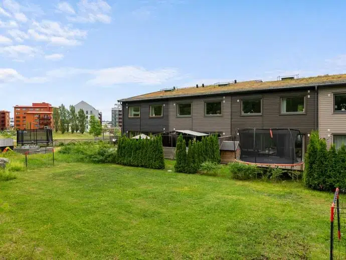 Semi-detached/terraced, 5 rooms, 136 m²