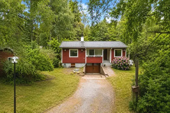 Image 1 of 21 of Ormvägen 12