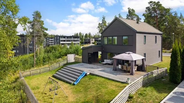 Bild 1 av 21 på Tant Gröns Väg 12
