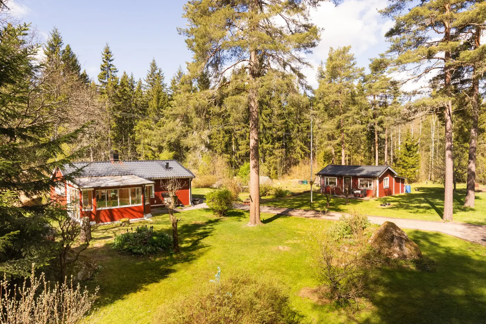 Bild 1 av 41 på Skogsbacksvägen 11