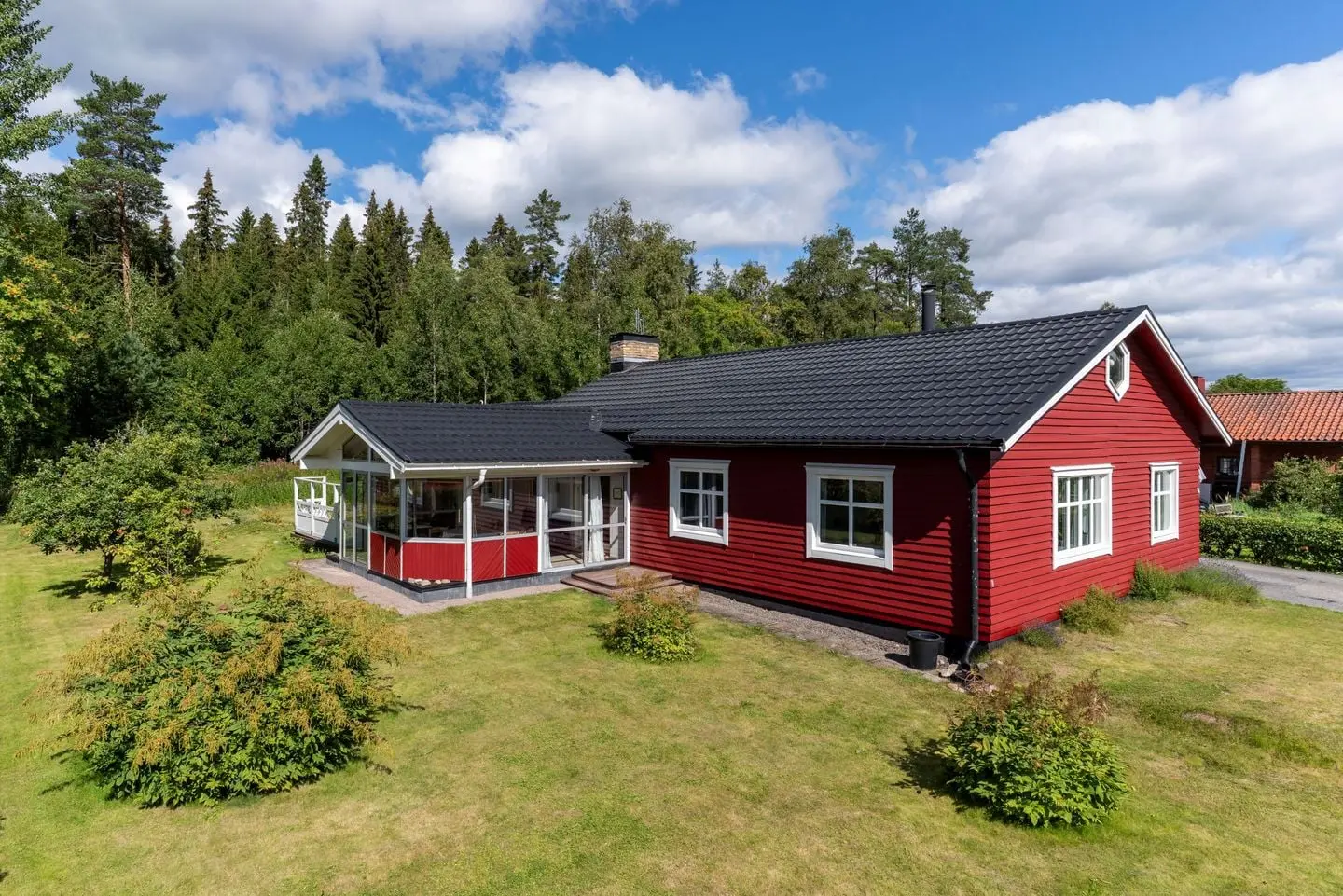 Bild 1 av 42 på Blåbärsvägen 9