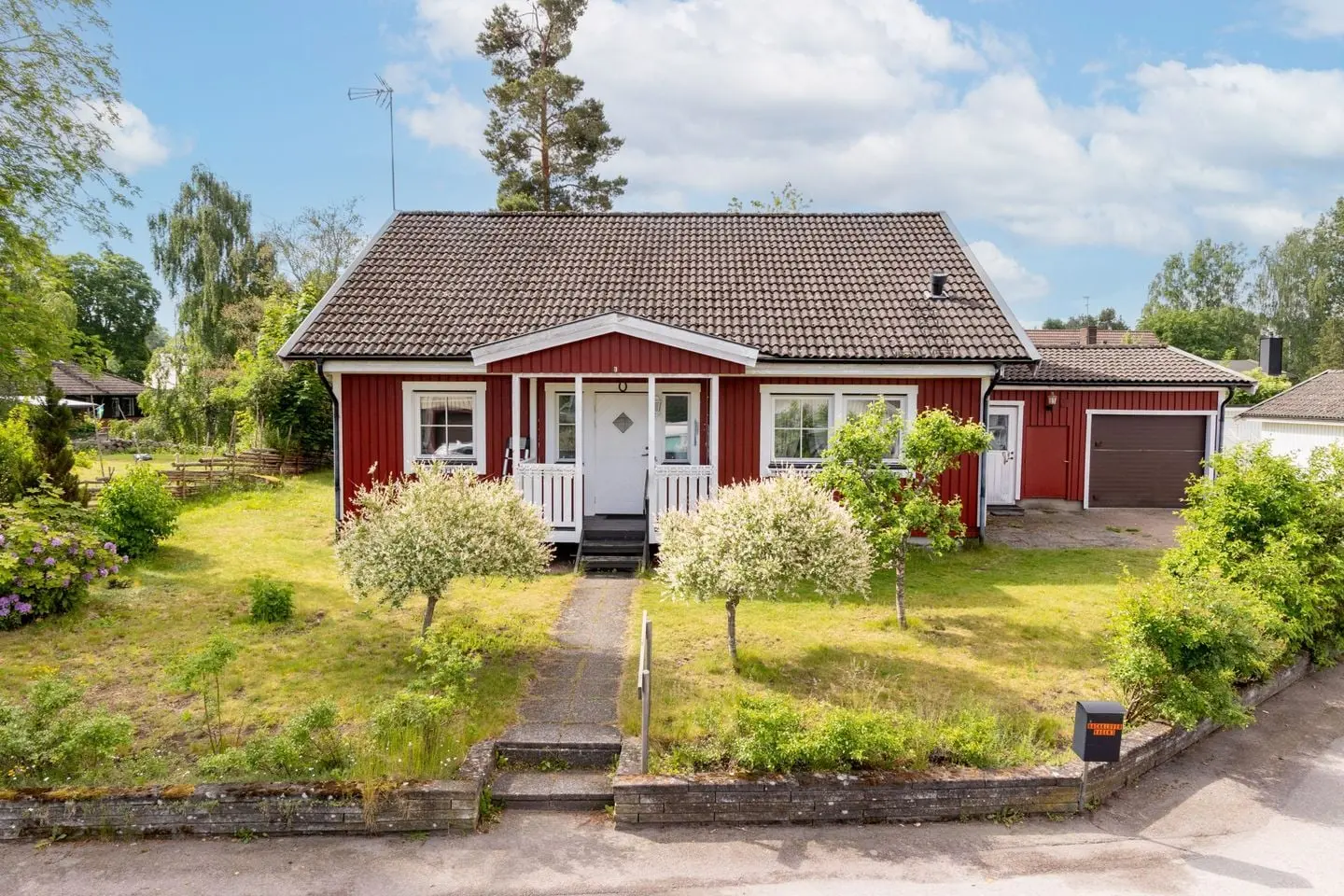 Image 1 of 39 of Backklövervägen 3