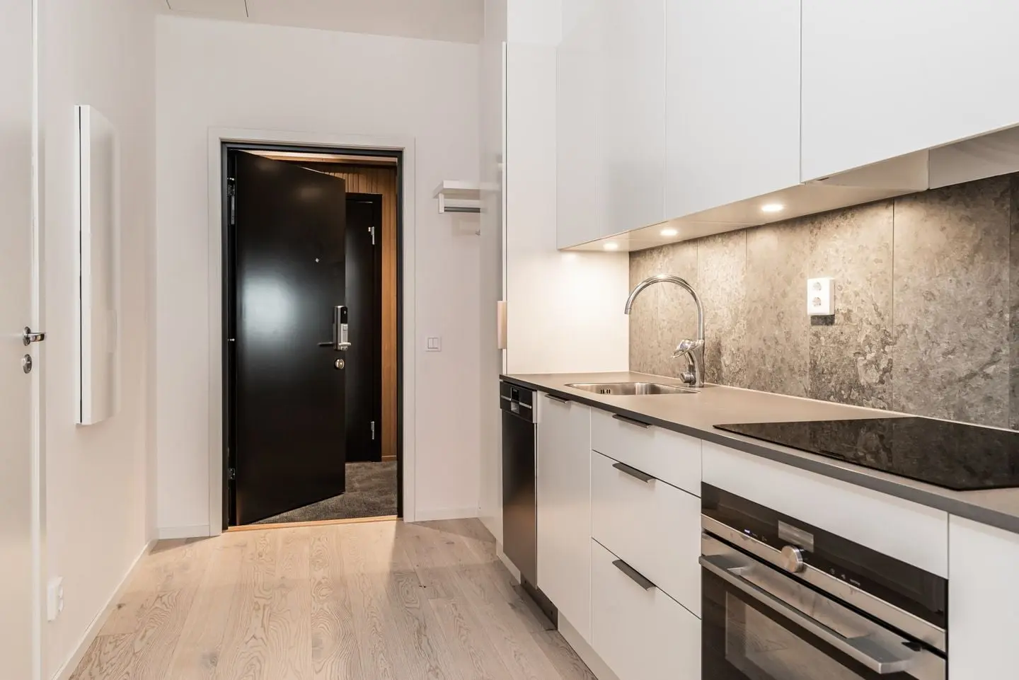 Image 1 of 22 of Storgatan 82D