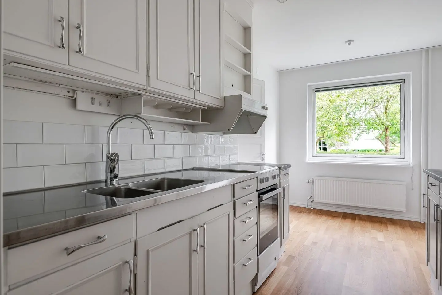 Image 1 of 19 of Vasagatan 12B