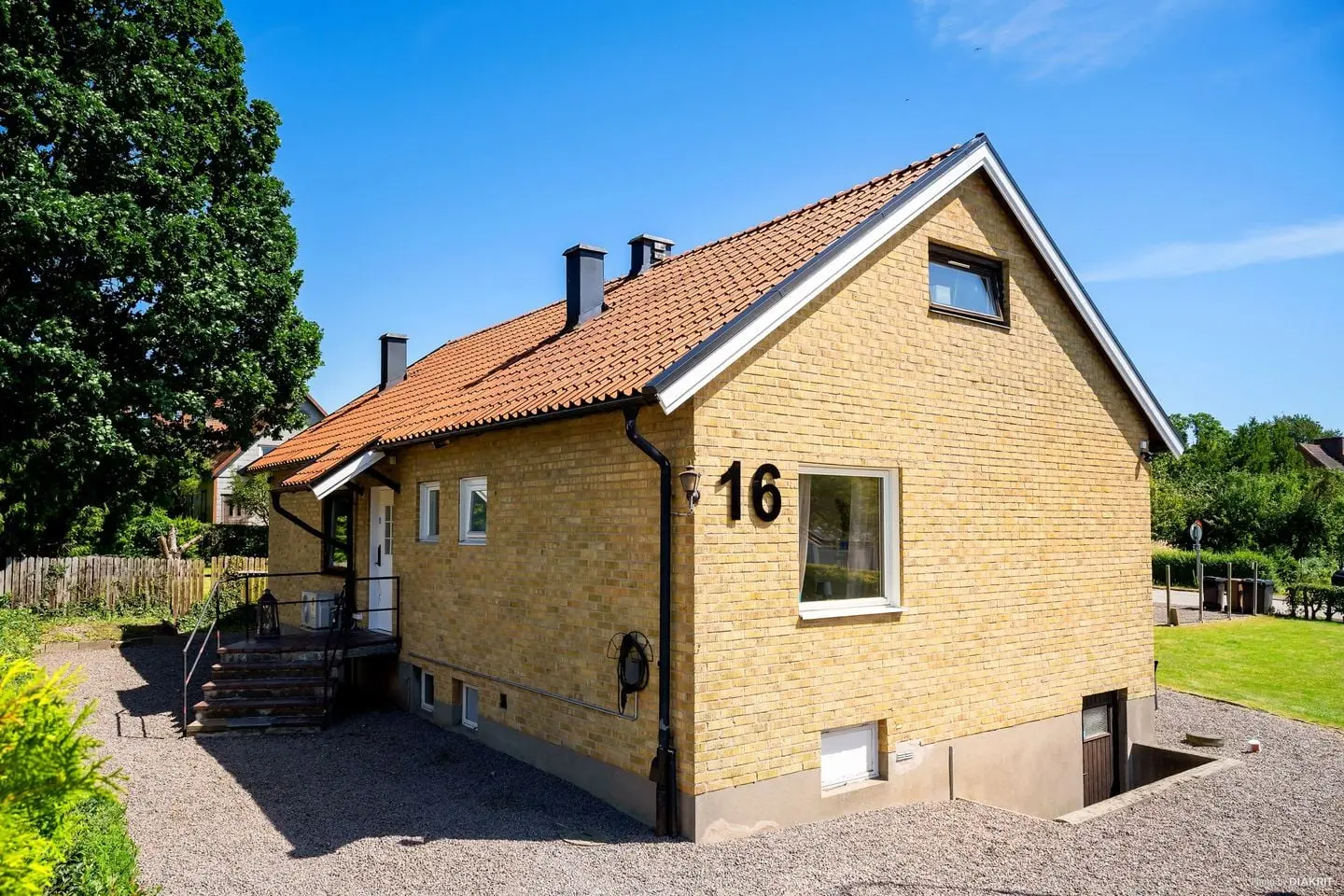 Bild 1 av 45 på Luggudevägen 16