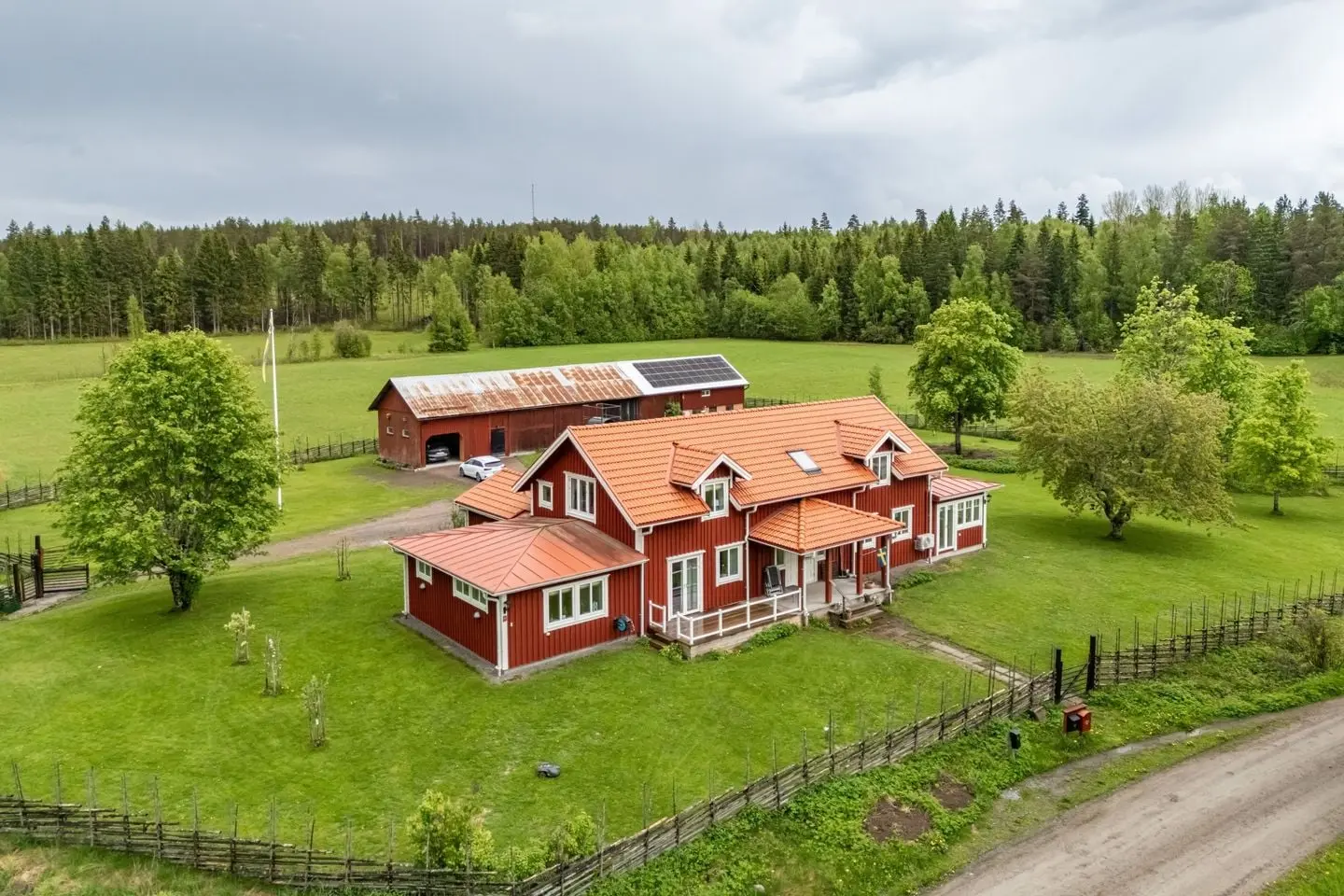 Bild 1 av 75 på Vitteby 83