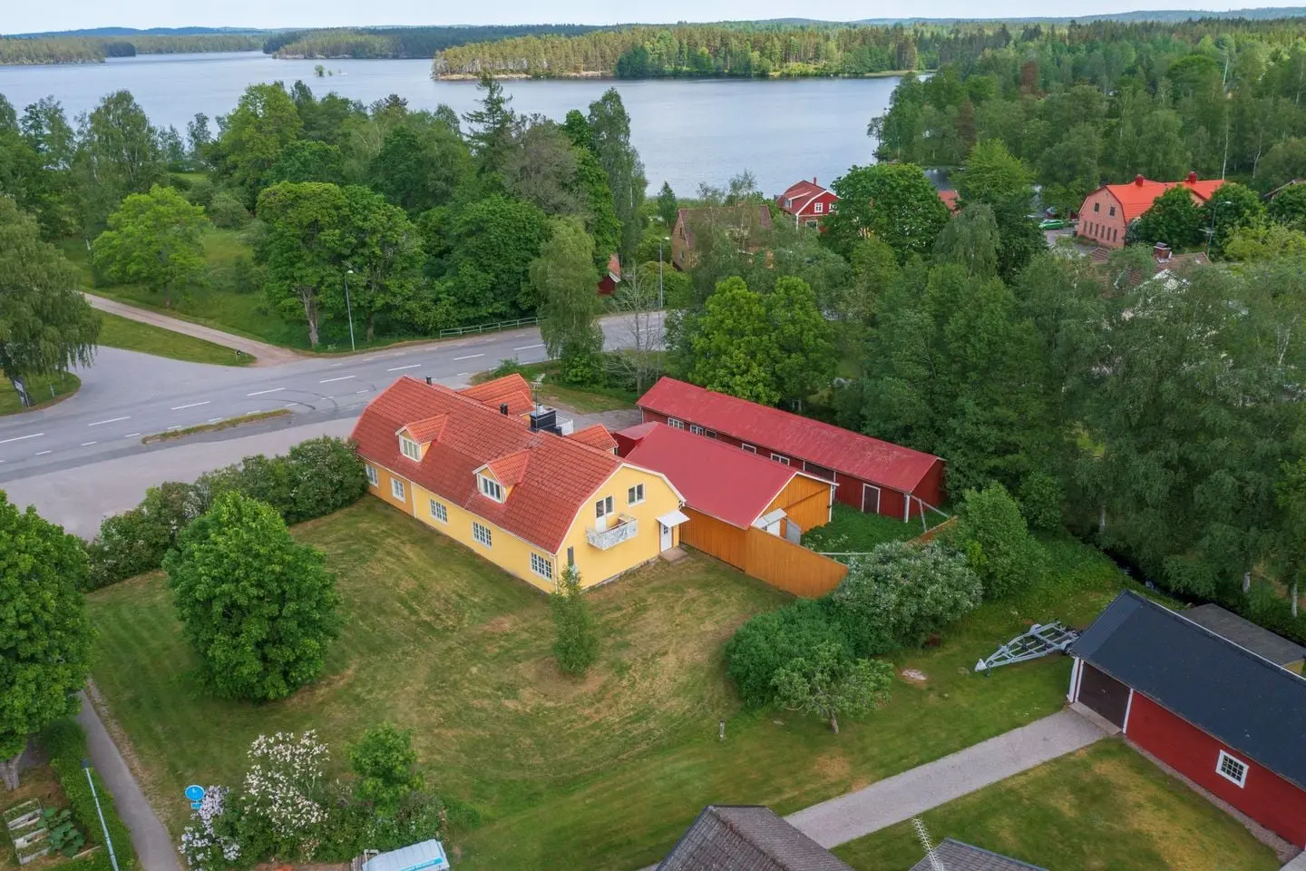 Image 1 of 42 of Rydsnäsvägen 27