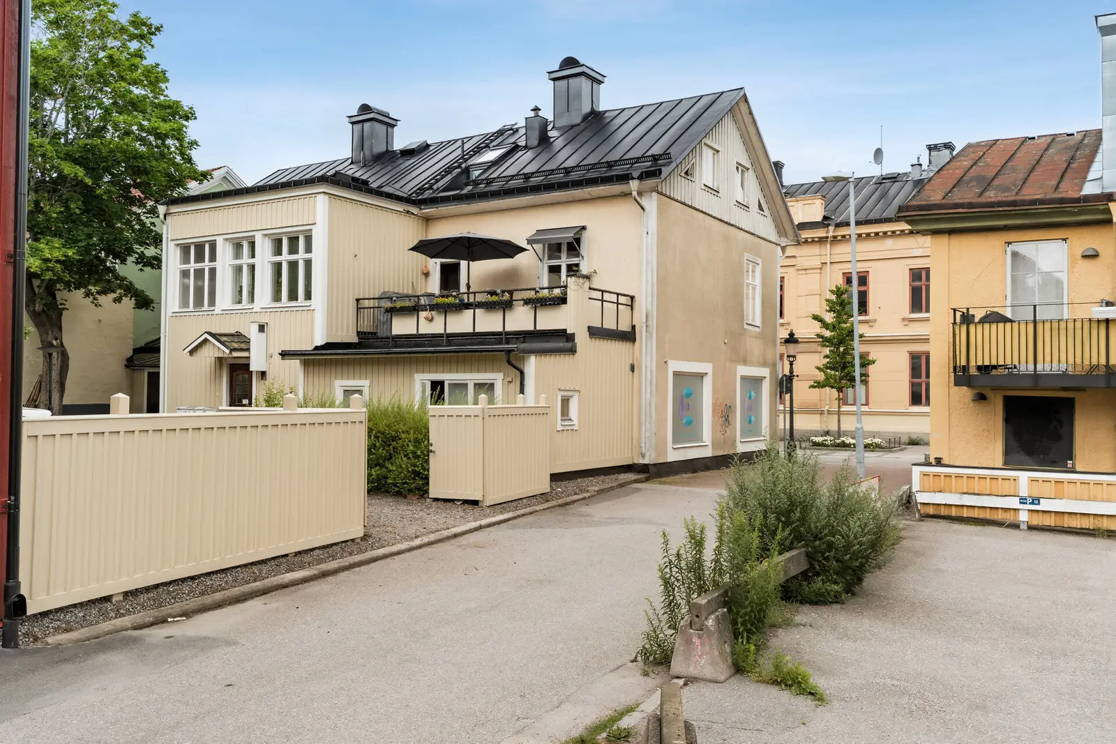Image 1 of 41 of Östra Storgatan 32