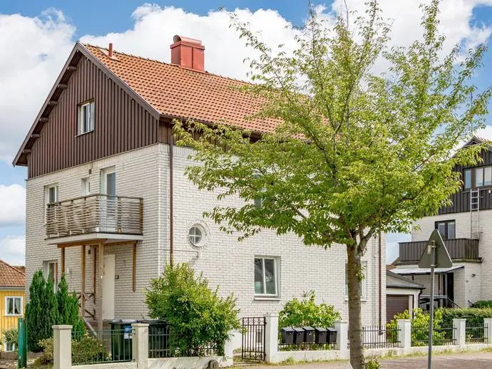 Image 1 of 19 of Broddesonsgatan 57