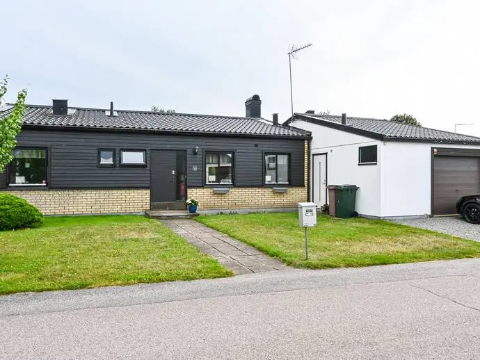 Bild 1 av 21 på Kärrvägen 10