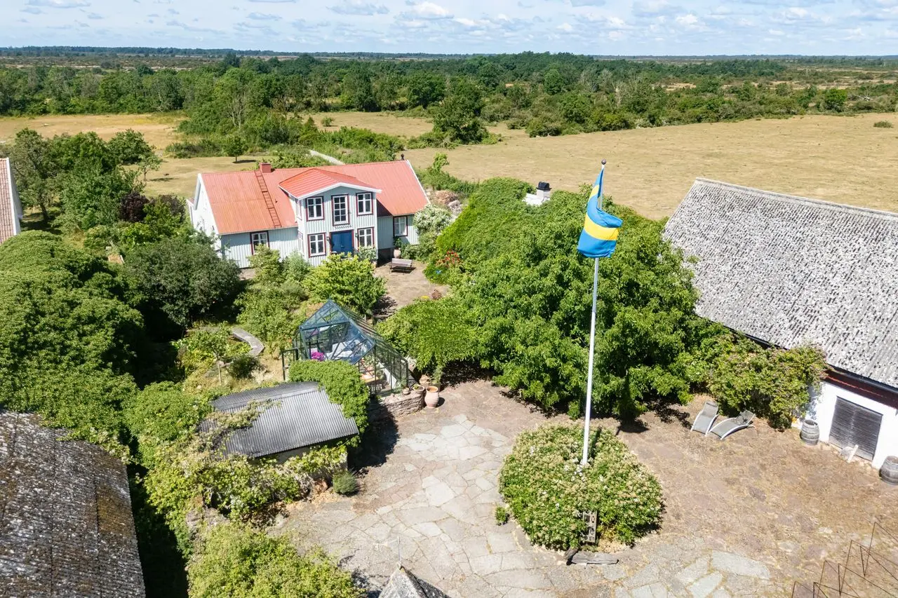 Image 1 of 21 of Gösslunda 202