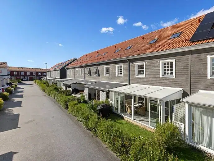 Semi-detached/terraced, 6 rooms, 141 m²