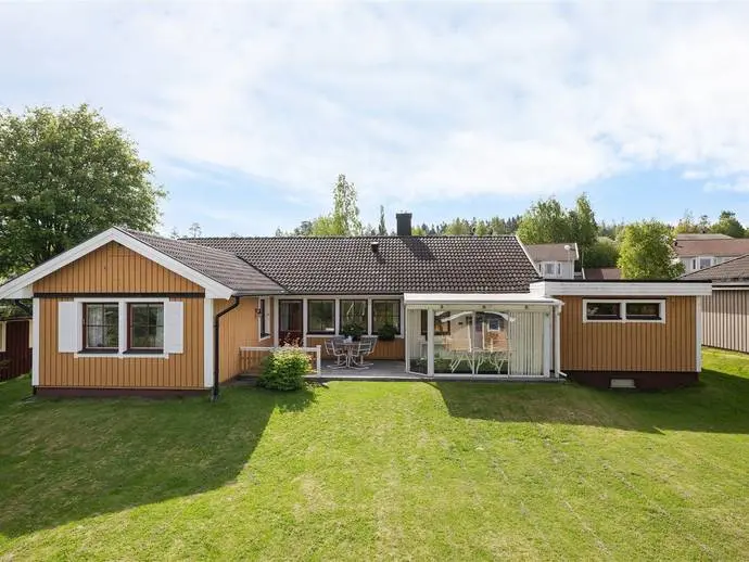 Bild 1 av 21 på Sidensvansvägen 4