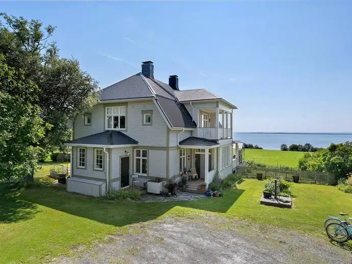 Villa, 7 rum, 261 m²