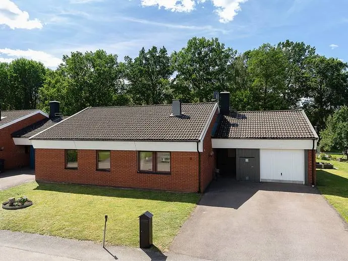 Bild 1 av 21 på Lyrikerns väg 8