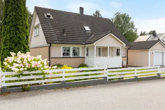 House, 5 rooms, 136 m² in Tumba