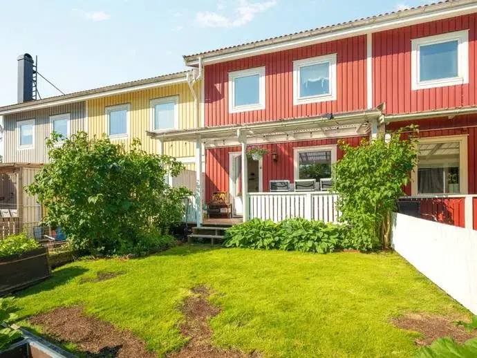 Semi-detached/terraced, 4 rooms, 99 m²