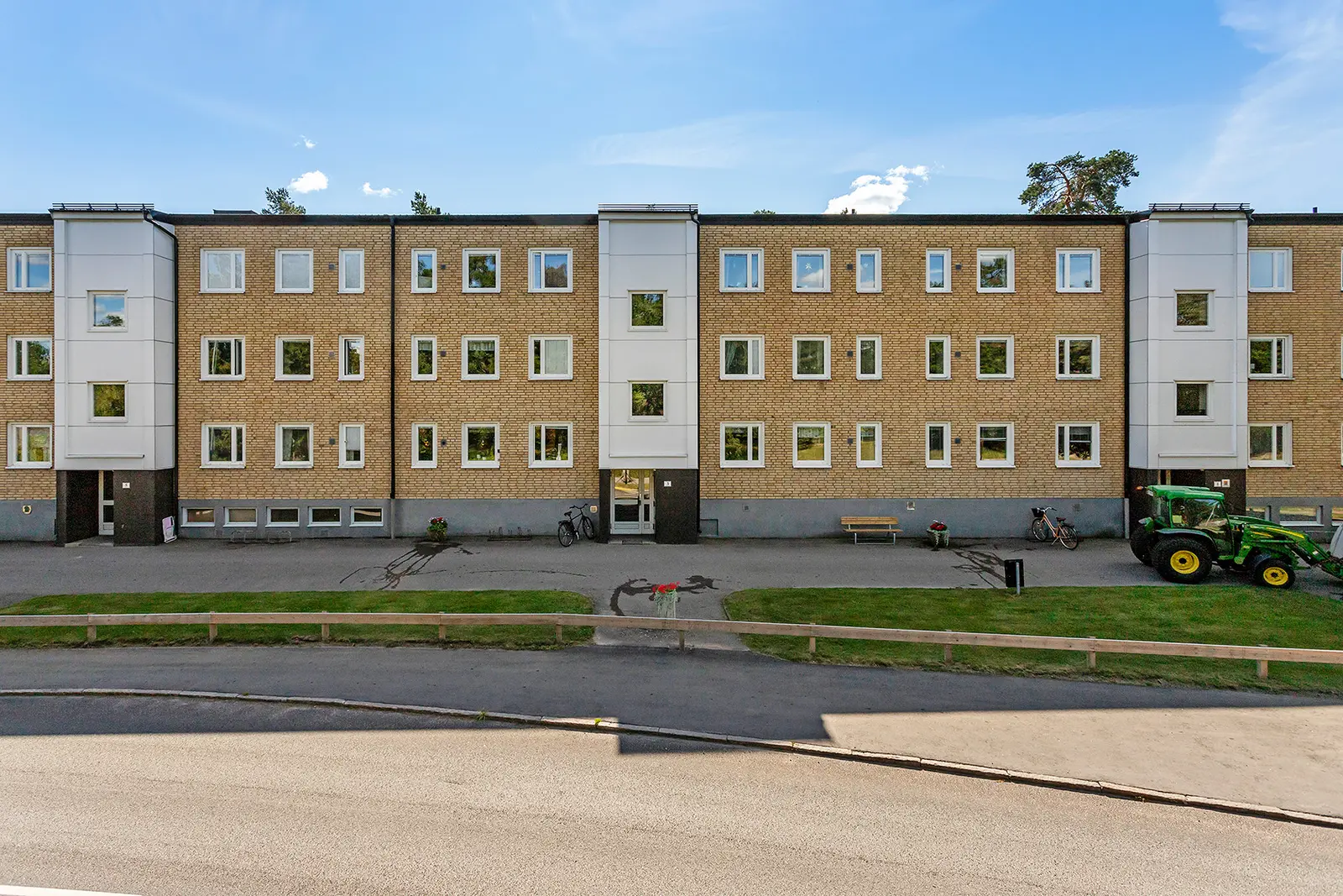 Bild 1 av 6 på Kapellvägen 3