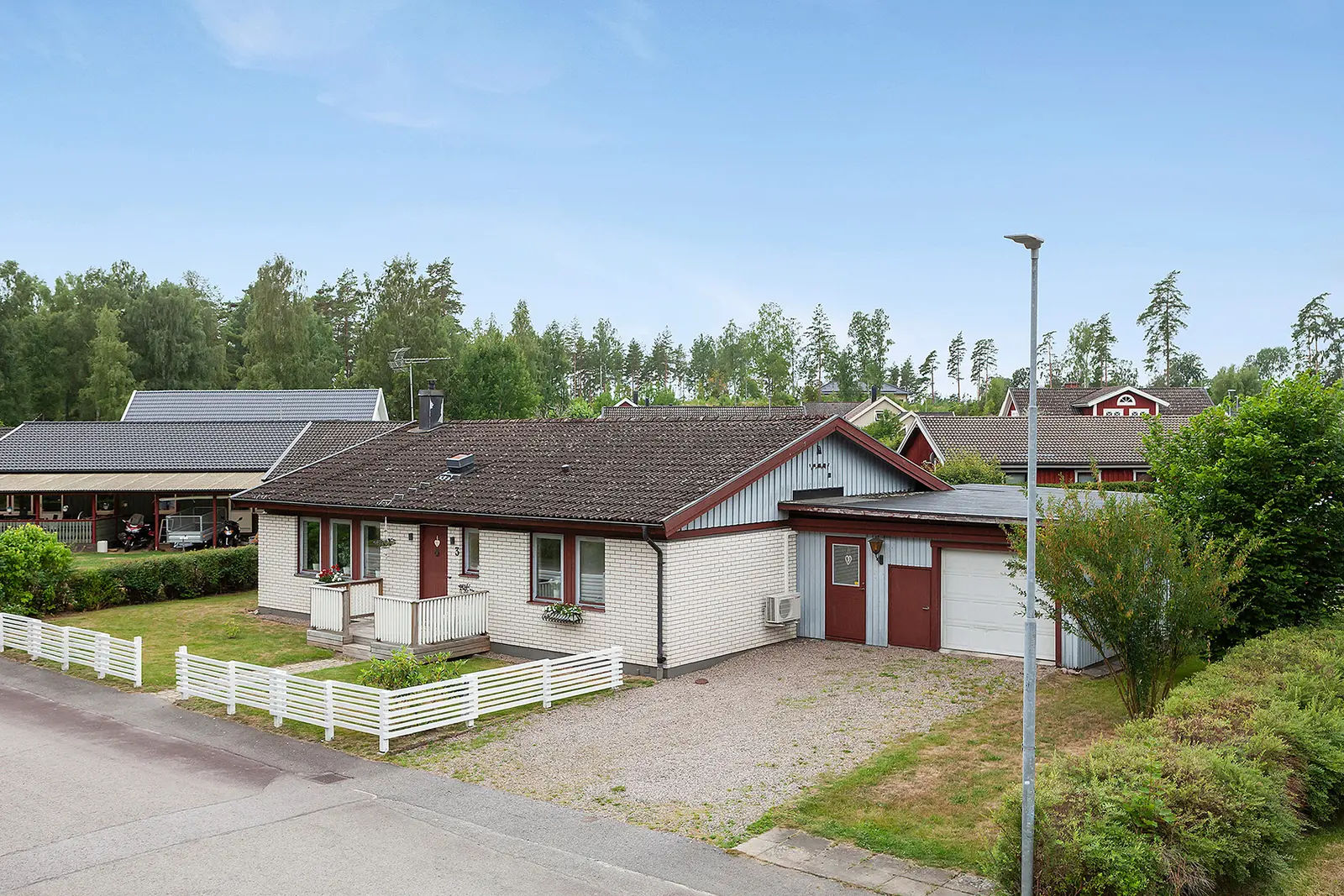 Bild 1 av 6 på Pionvägen 3