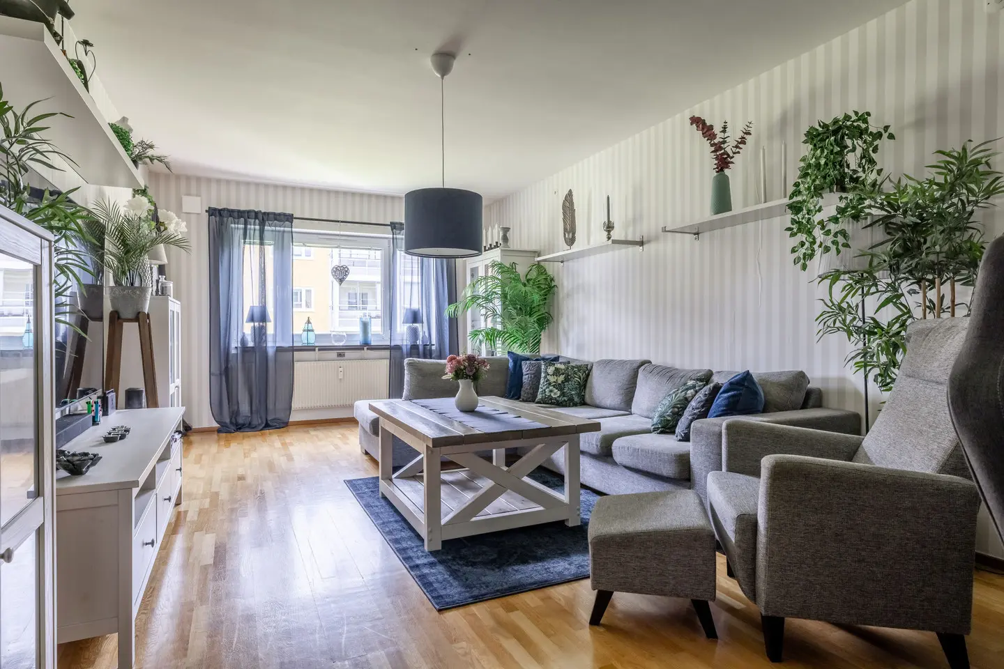 Bild 1 av 6 på Tomtebovägen 12A