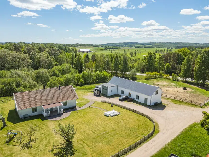 Farm, 4 rooms, 120 m² in Hjo