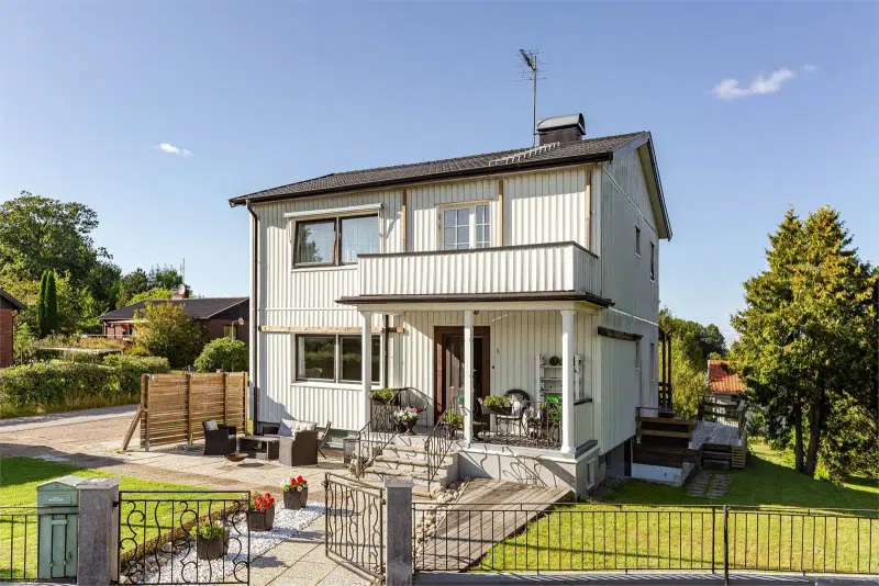 House, 6 rooms, 158 m² in Ale