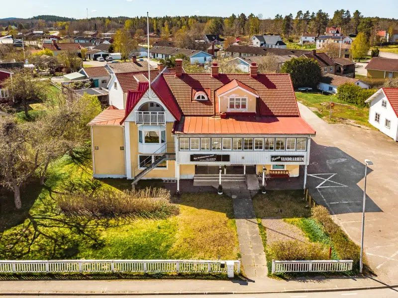 House, 18 rooms, 770 m² in Kinda