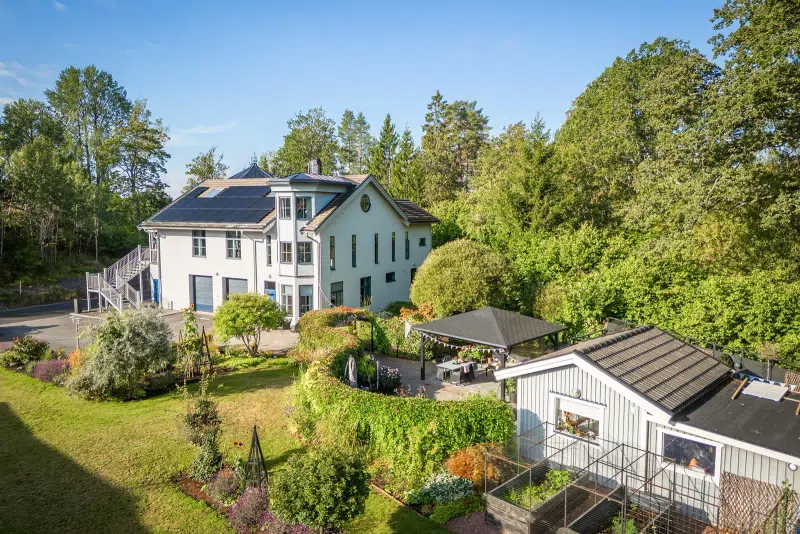 House, 6 rooms, 303 m² in Salem