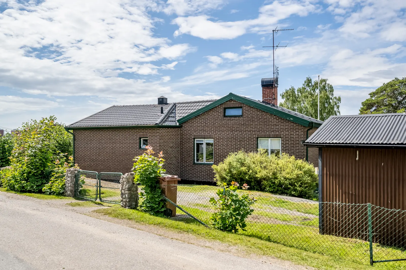 Image 1 of 6 of Rosenvägen 12
