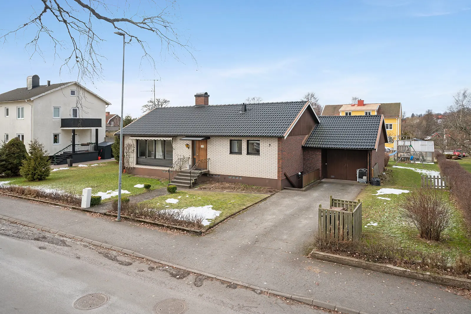 Bild 1 av 6 på Tångavägen 3