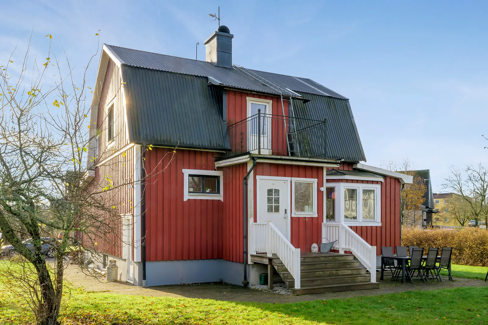 Bild 1 av 6 på Ekebyvägen 3