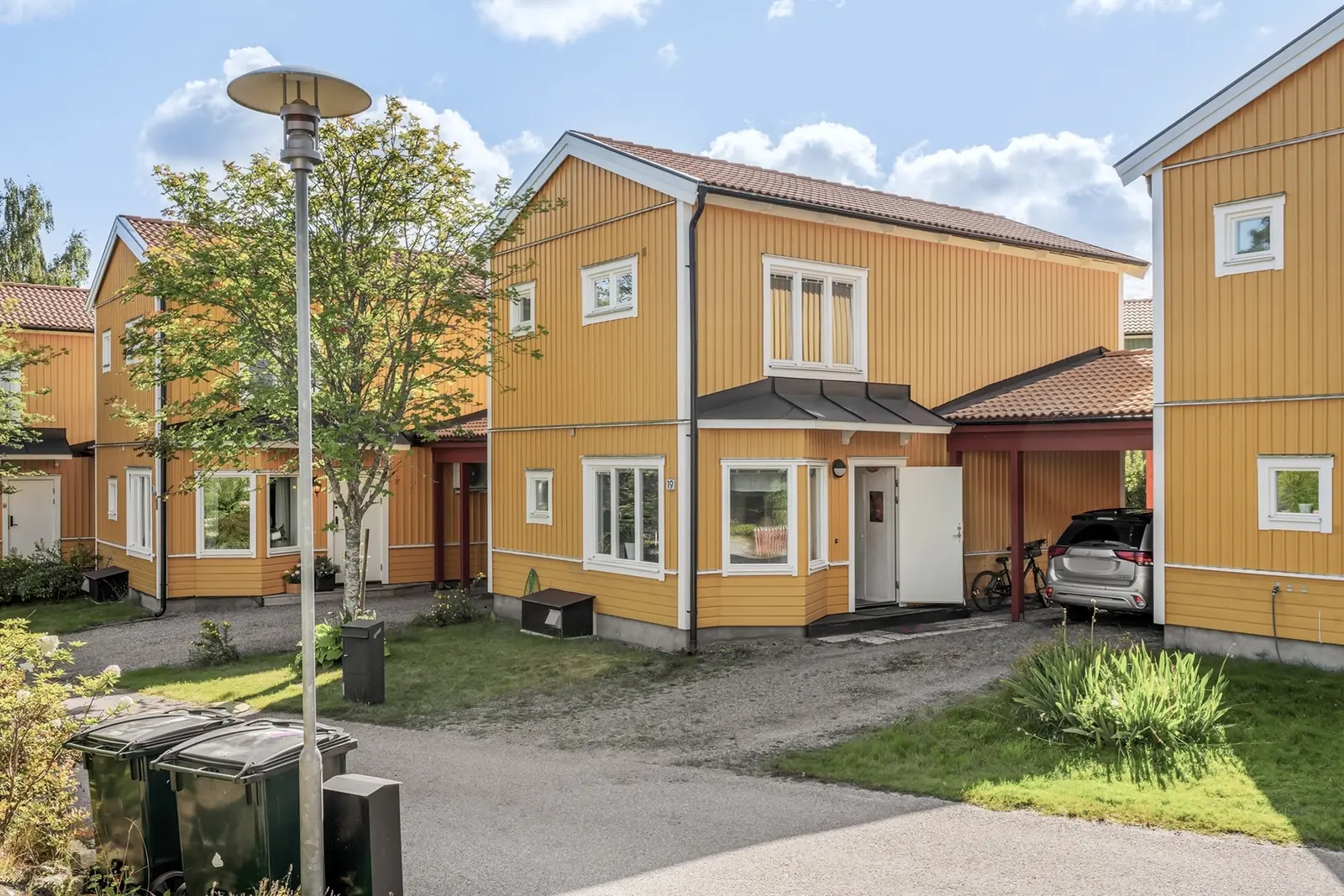 Image 1 of 1 of Högbackavägen 19