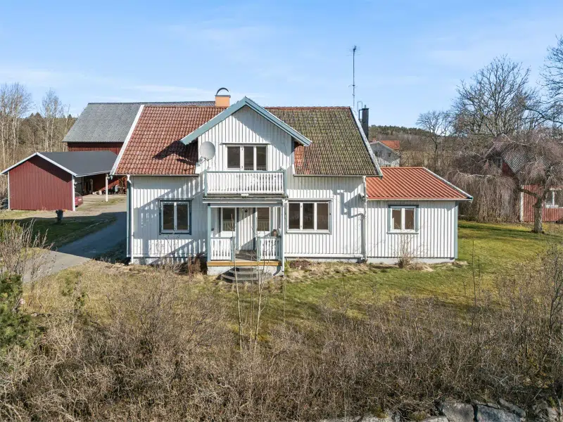 House, 8 rooms, 202 m² in Ale