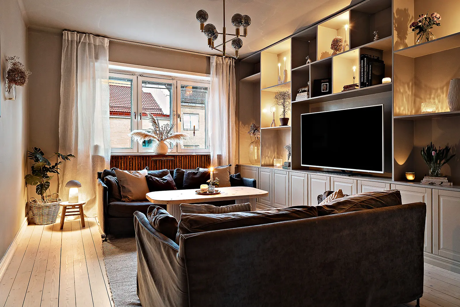 Image 1 of 6 of Österlånggatan 5B