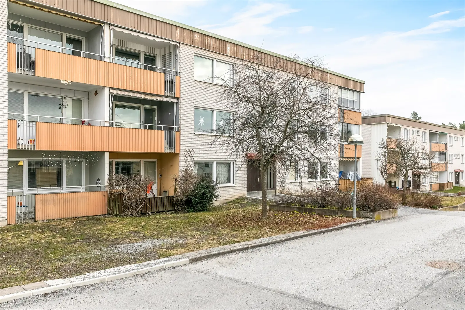 Bild 1 av 6 på Hallonvägen 98