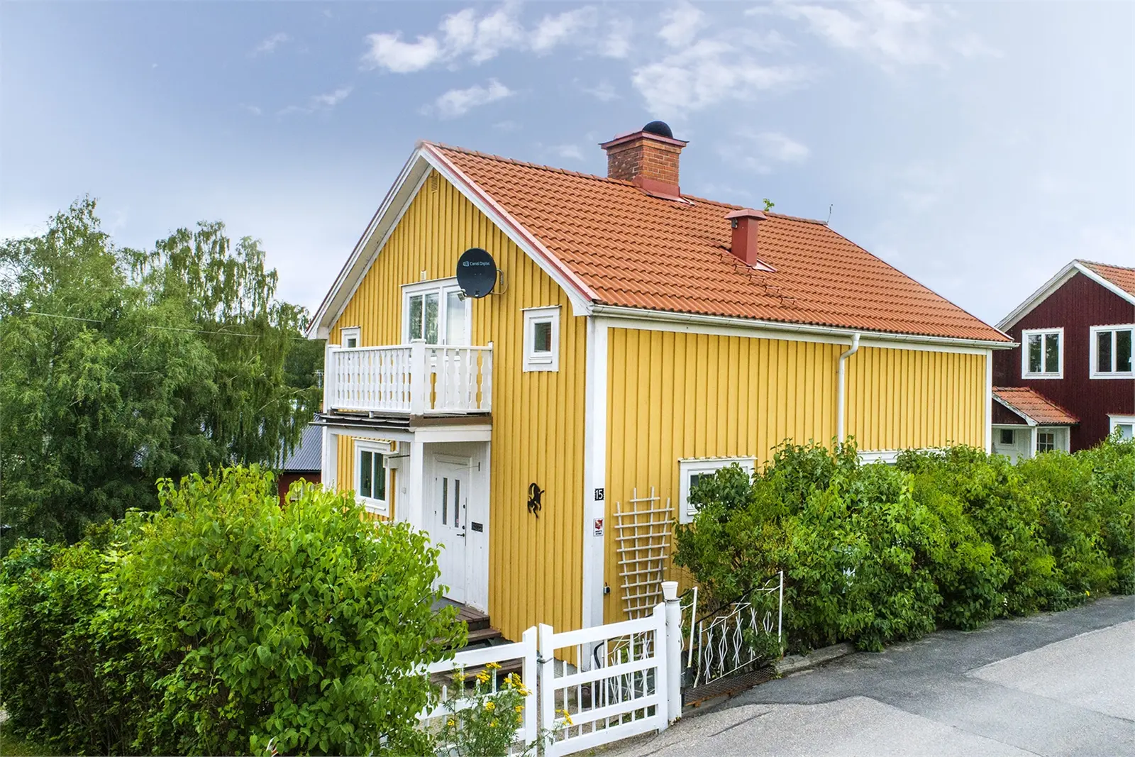 Bild 1 av 6 på Brattbacken 15