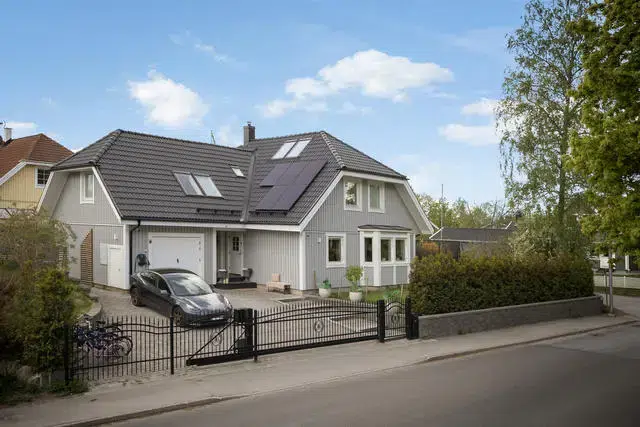 House, 7 rooms, 174 m² in Taby