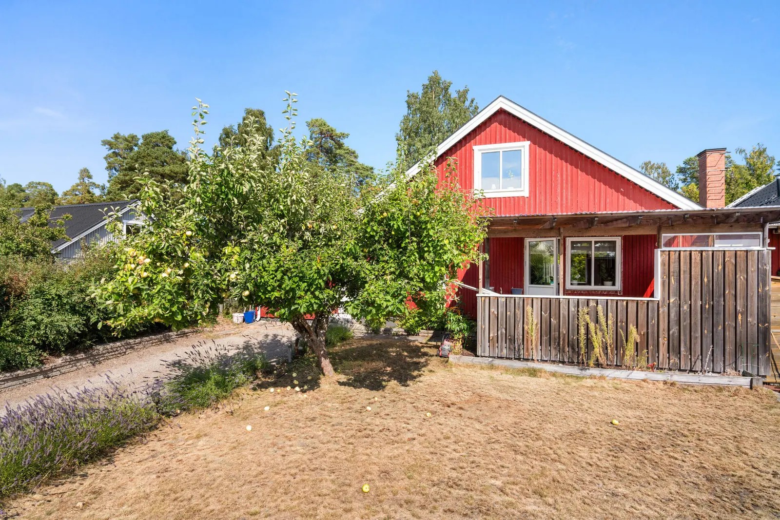 Bild 1 av 28 på Tallvägen 6