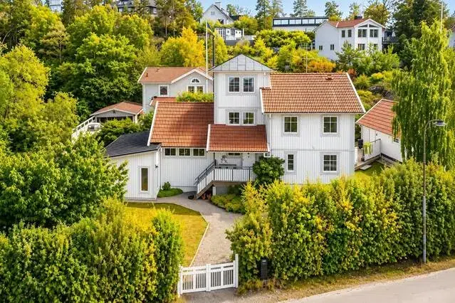 House, 8 rooms, 202 m² in Saltsjöbaden