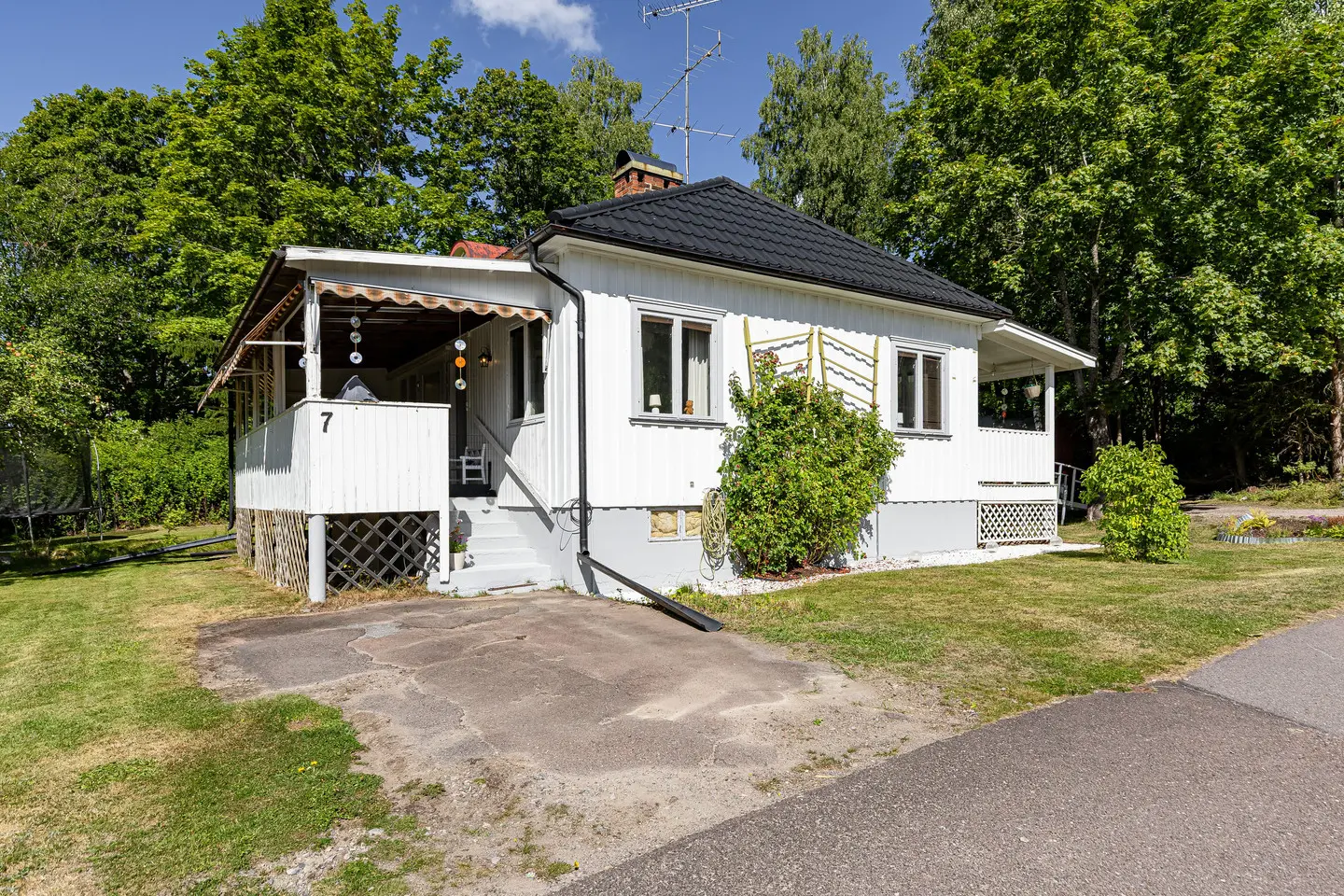 Image 1 of 6 of Backvägen 7