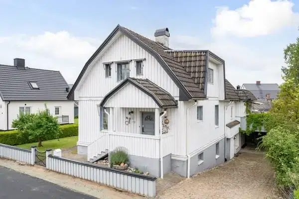 House, 8 rooms, 208 m² in Kristianstad
