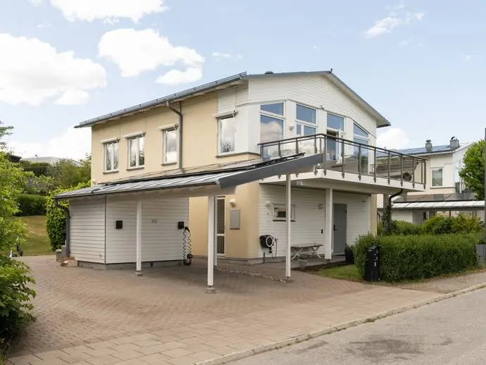 Bild 1 av 21 på Pärlvägen 1