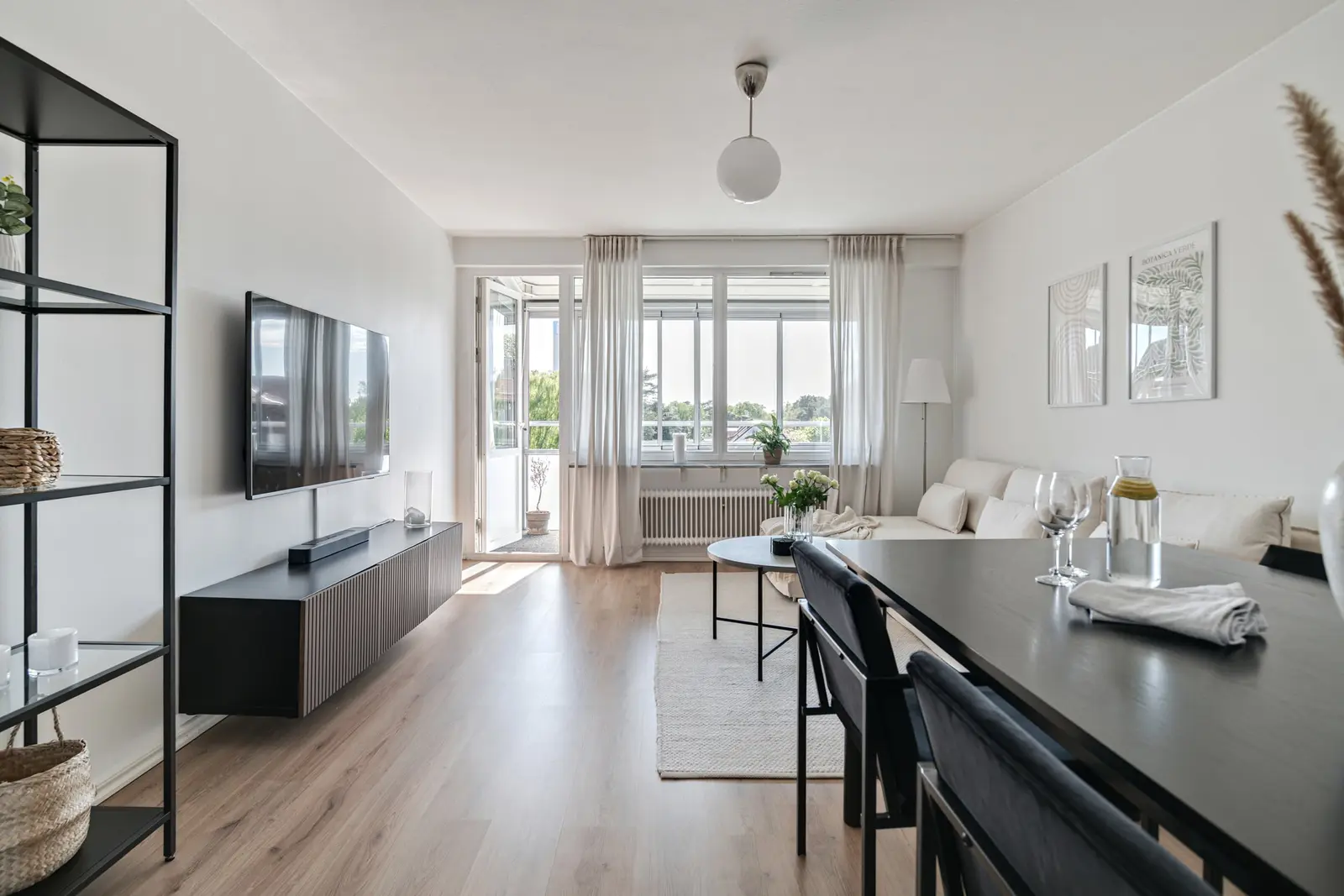 Bild 1 av 18 på Planteringsvägen 102B