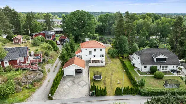 House, 9 rooms, 193 m² in HANINGE