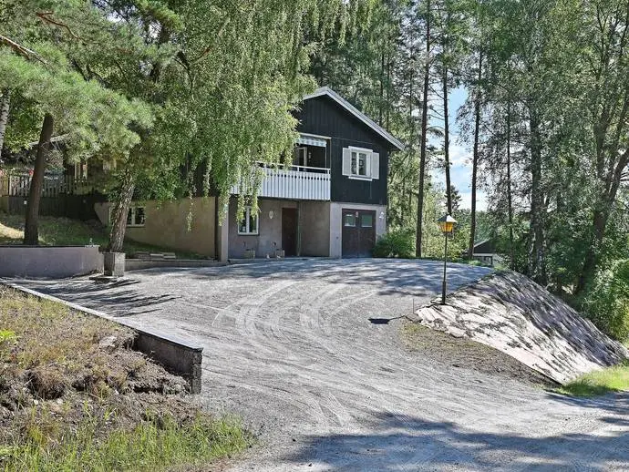 Image 1 of 21 of Stadsvallsvägen 14