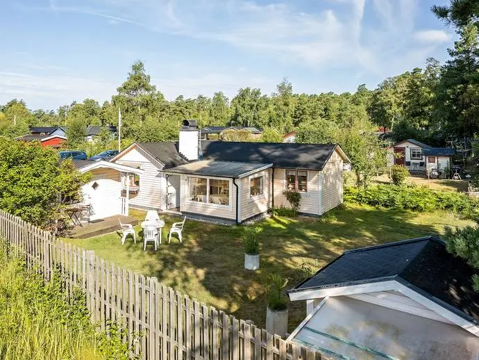 Bild 1 av 18 på Hökavägen 9