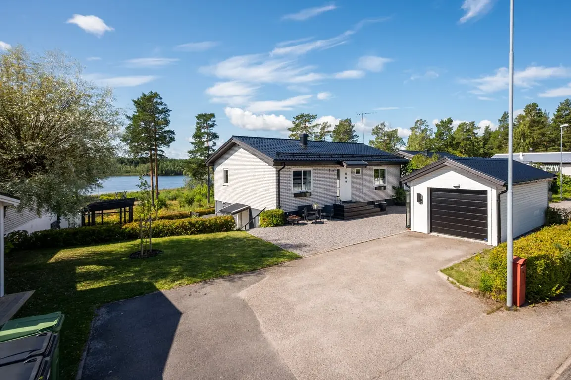 Bild 1 av 21 på Skogsfruvägen 7