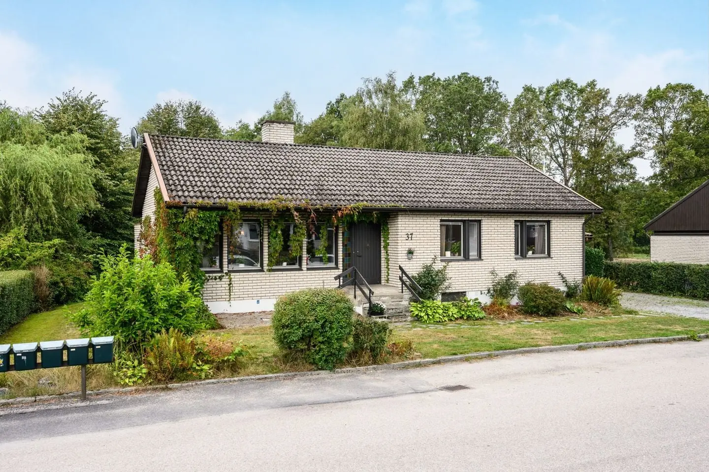 Bild 1 av 37 på Ängsvägen 37